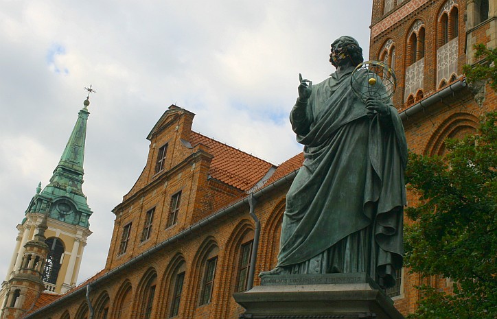 Nicolaus Copernicus statue