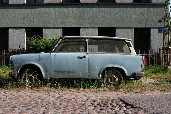 Abandoned cars in Poland - photo Brux