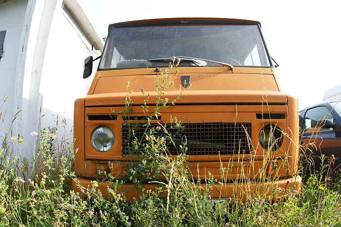 Abandoned cars in Poland - photo Brux