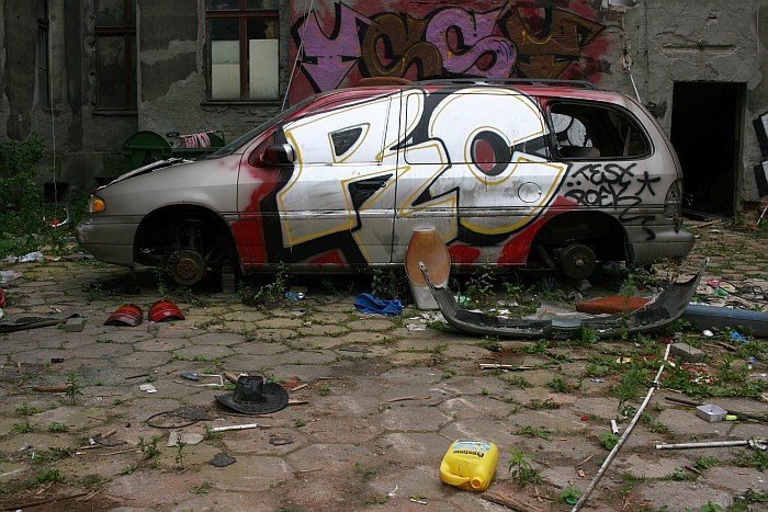 Abandoned cars in Poland - photo Brux
